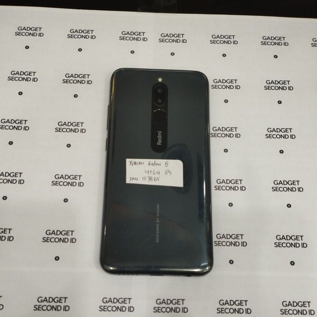Handphone Second Redmi 8 4+64GB unit only.
