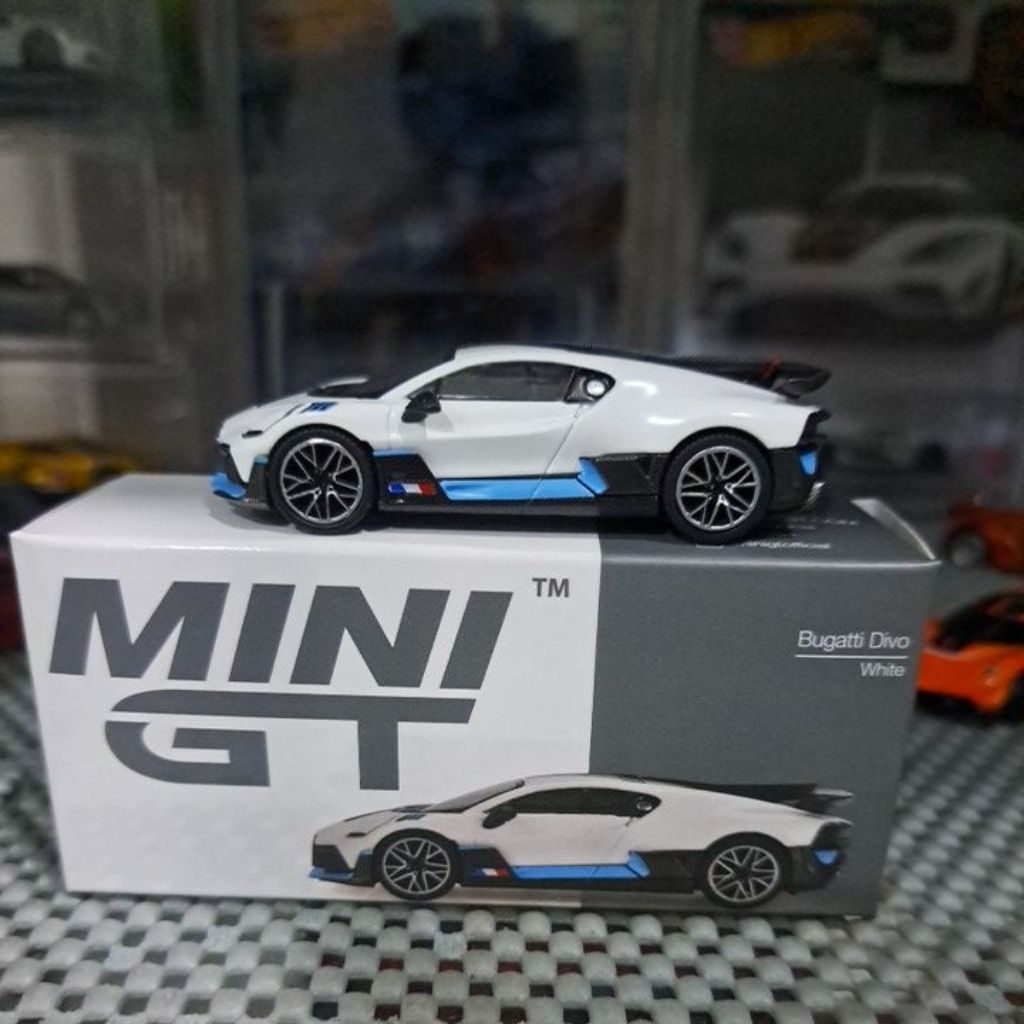 Mini gt bugatti divo original diecast bugatti