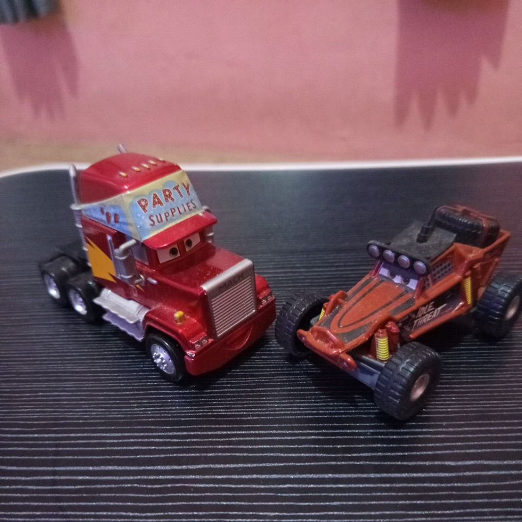Tomica cars