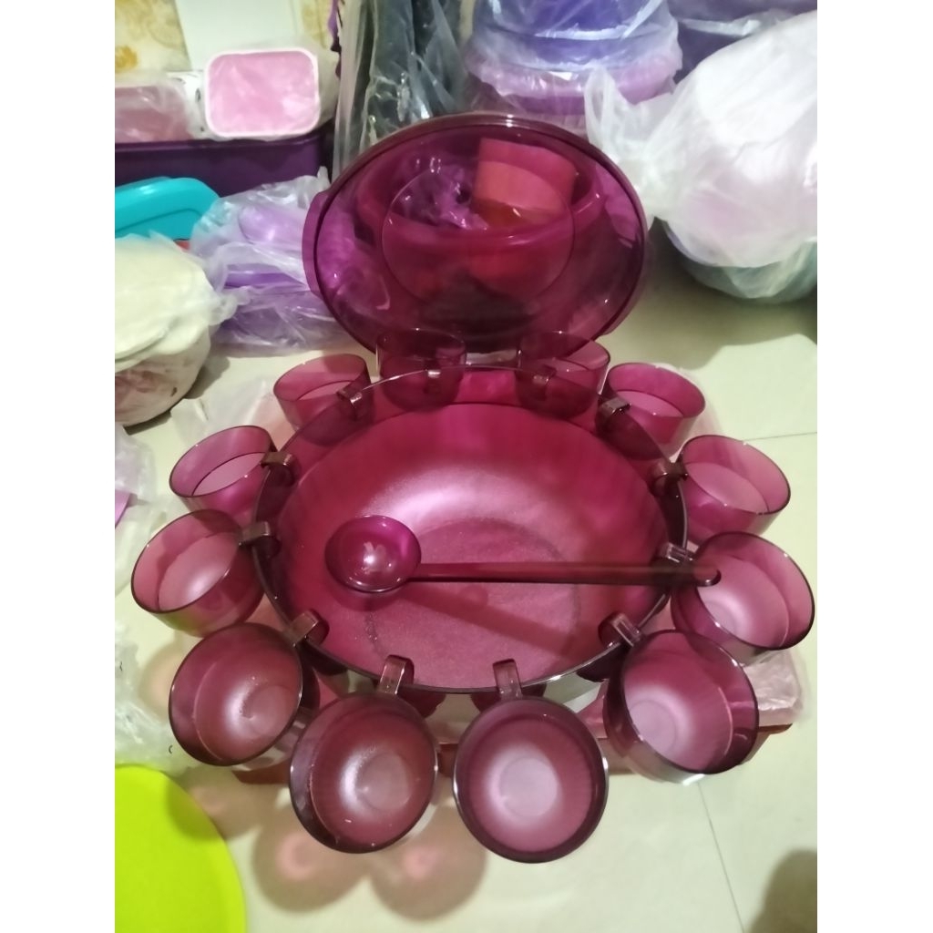 WTC set 12cup Tupperware Limited