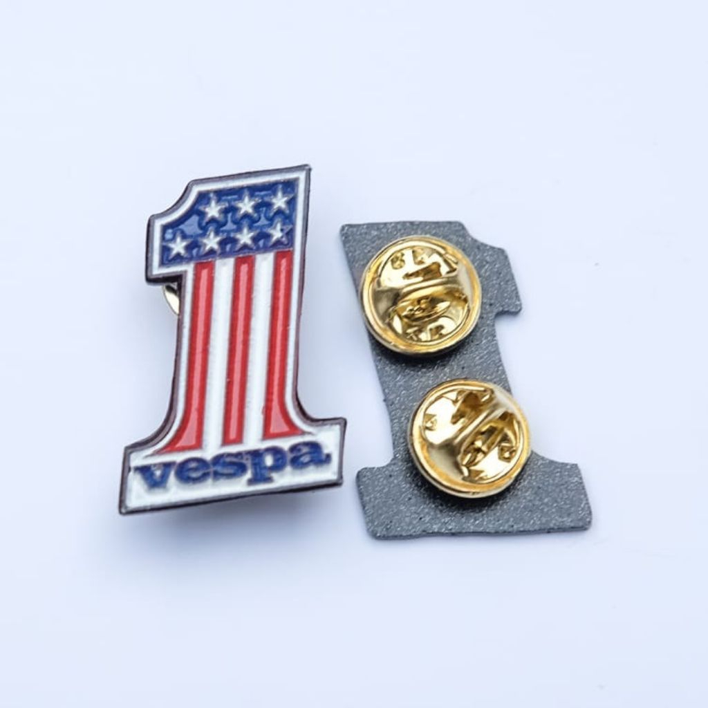 enamel pin Vespa Amerika