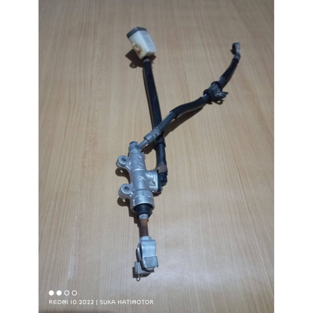 Master rem selang rem belakang honda CS1 Original.