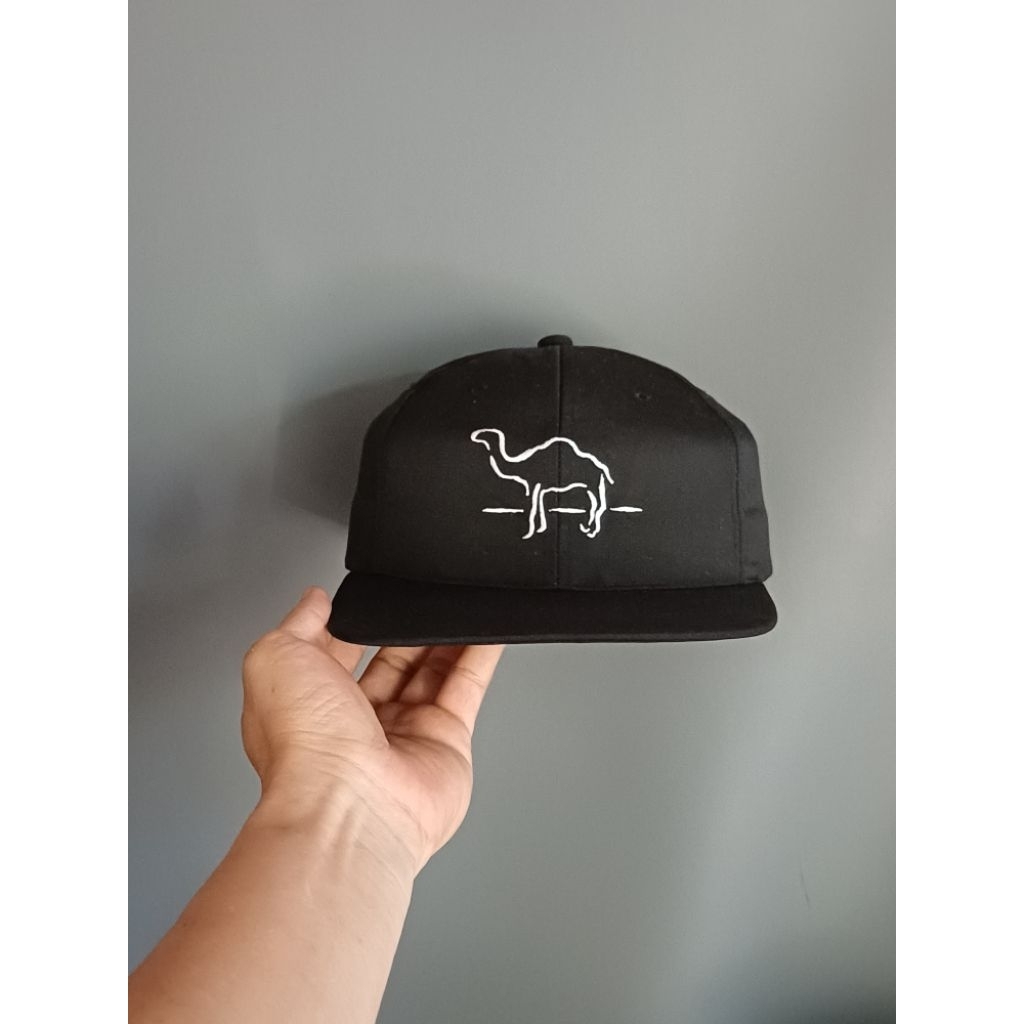 topi CameL second