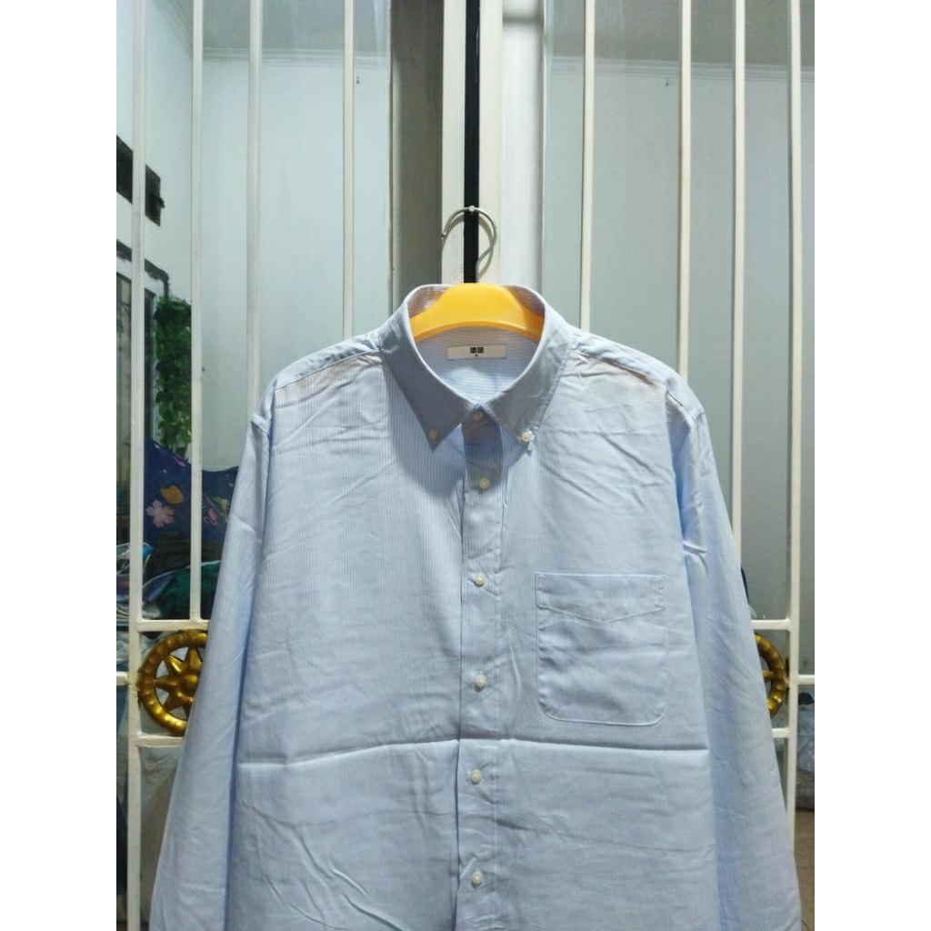 kemeja Uniqlo formal garis-garis lengan panjang pria XX