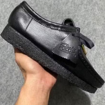 clarks wallabees black leather