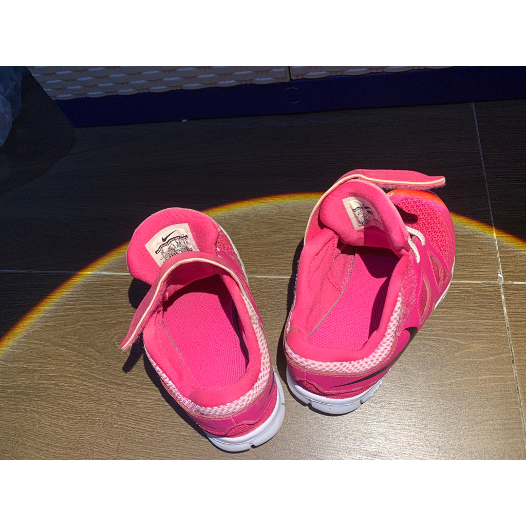 BEKAS PAKAI NIKE WOMEN 5.0 size 8.5 atau 26