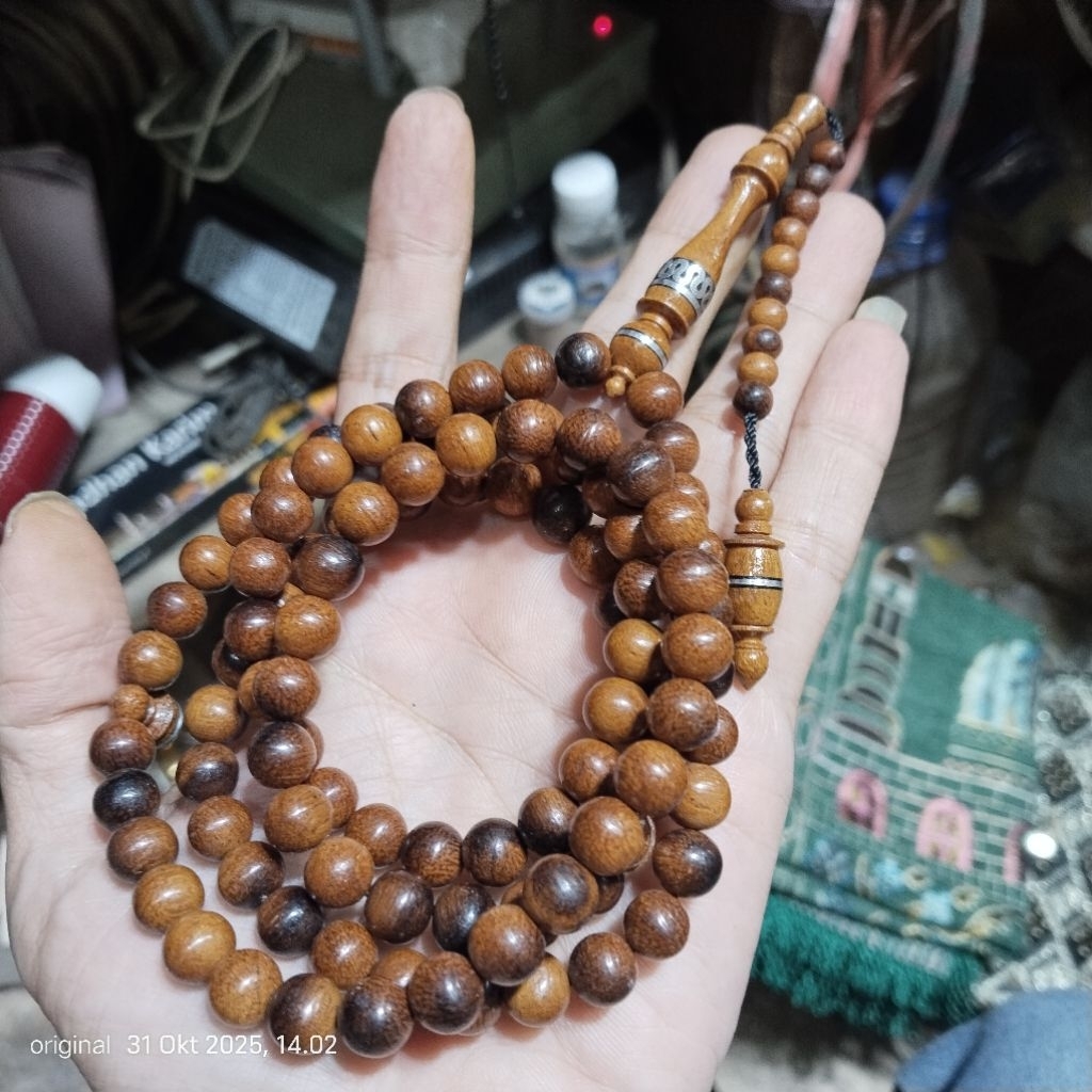 Tasbih kayu ulin timbul