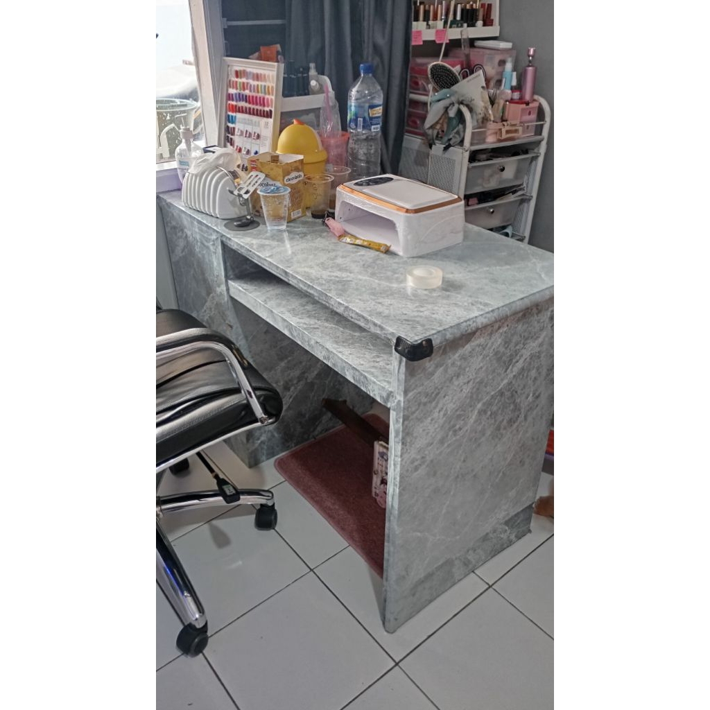 meja kayu bekas dilapisi wallpaper meja serbaguna