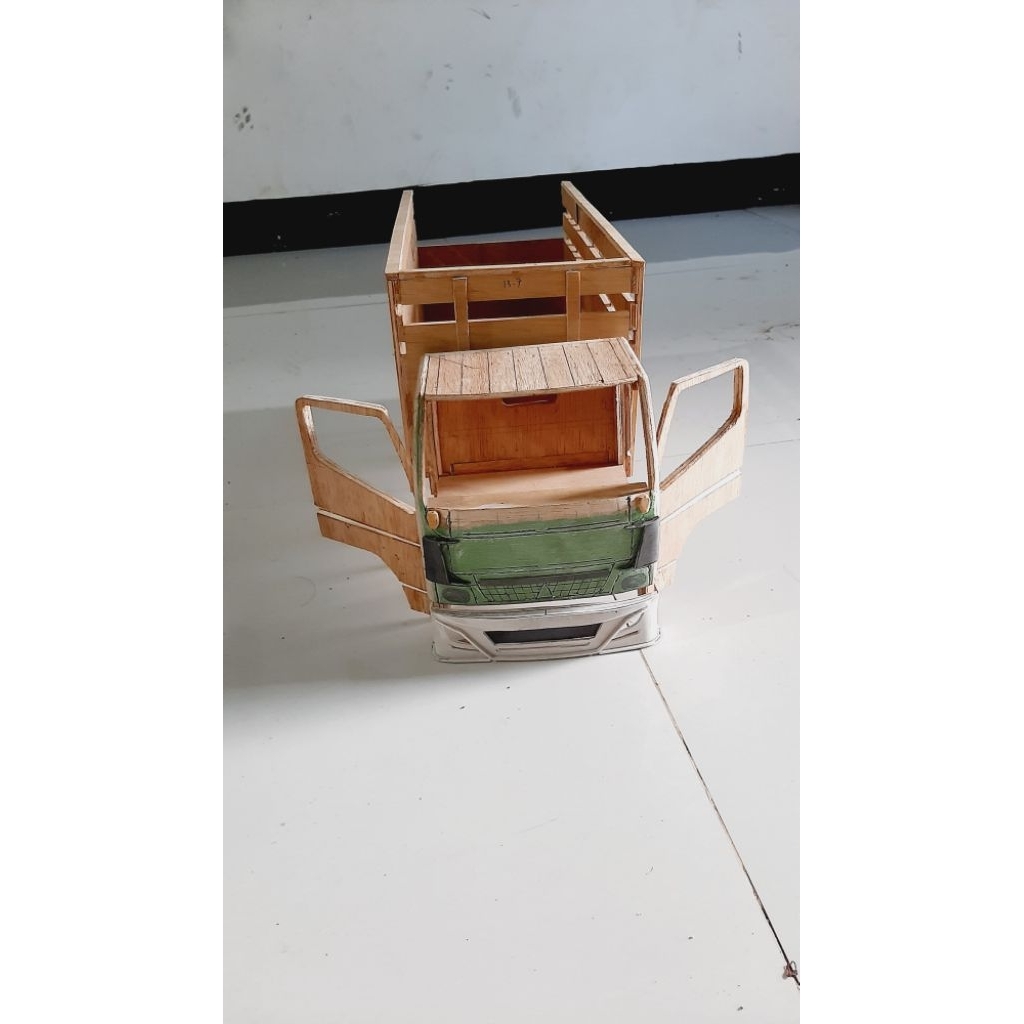 miniatur truk canter mentahan skala 14