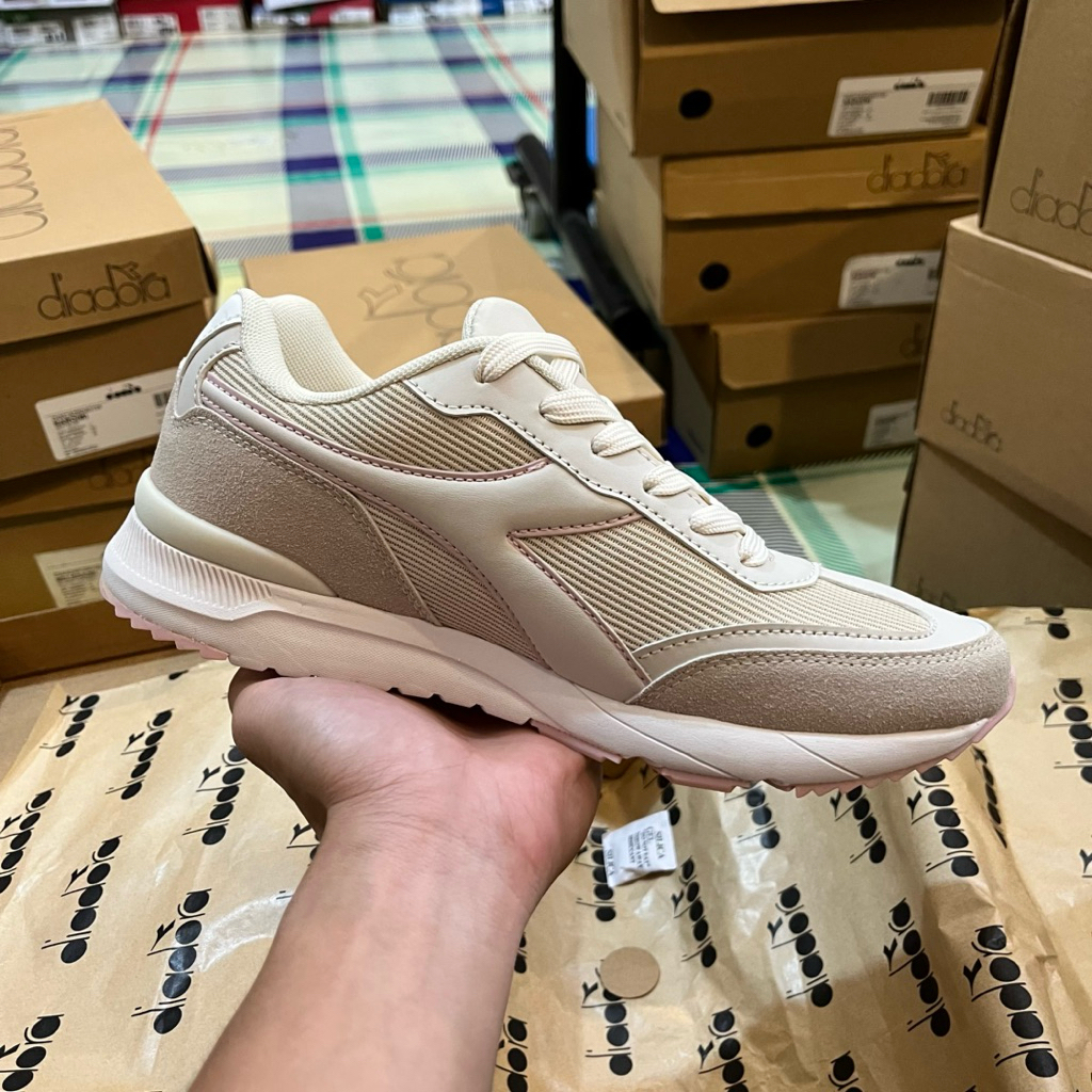 SEPATU DIADORA NAVIS BEIGE ONLY SIZE 39 ORIGINAL BNIB