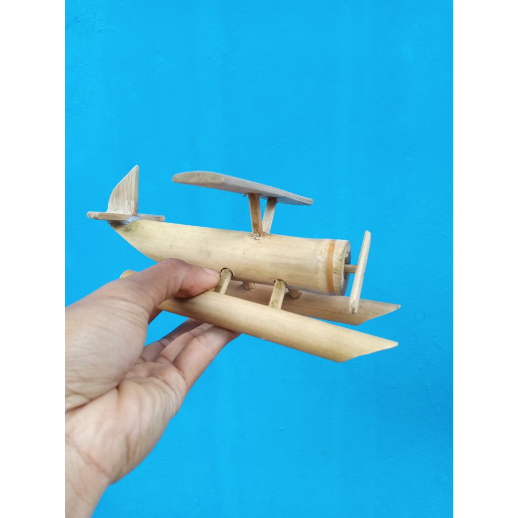 Miniatur kapal terbang bambu ,kapal miniatur mainan