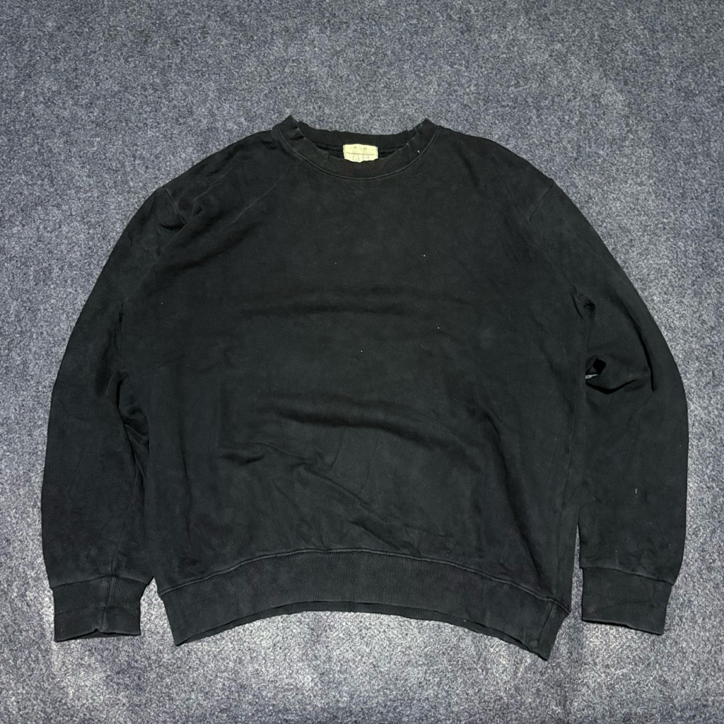 Crewneck hitam men’s sweatshirt preloved second
