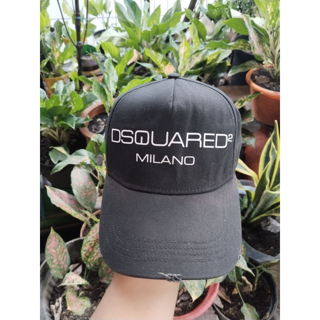 Topi Dsquared2 Hitam