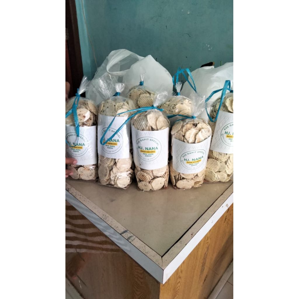 Oleh oleh khas cirebon kue gapit khas cirebon