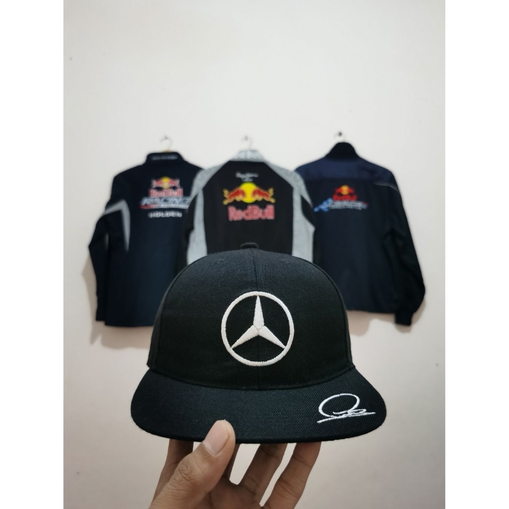 topi F1 Mercedes Petronas Lewis Hamilton