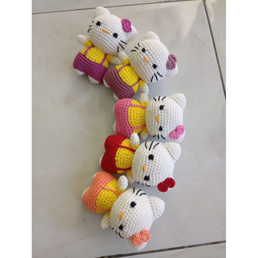BONEKA HELLO KITTY RAJUT/GANCI HELLO KITTY RAJUT