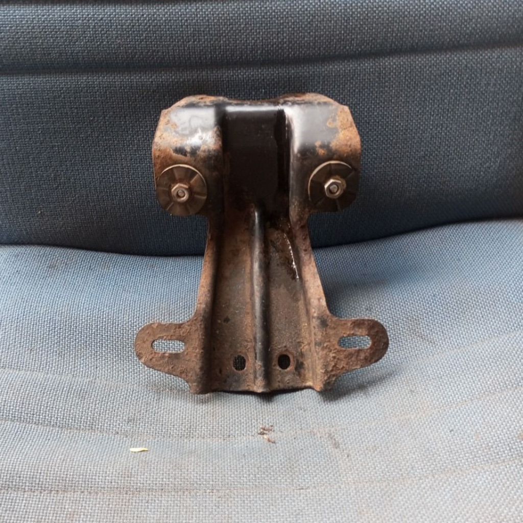 dudukan lampu belakang v80super delux/v80 robot