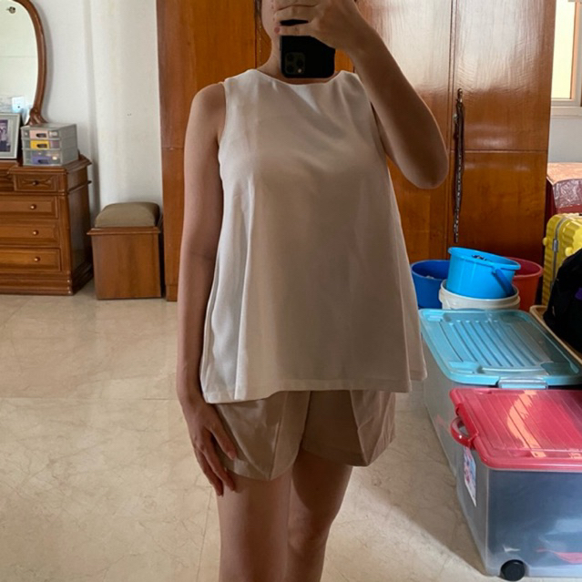 Lookboutiquestore white top preloved