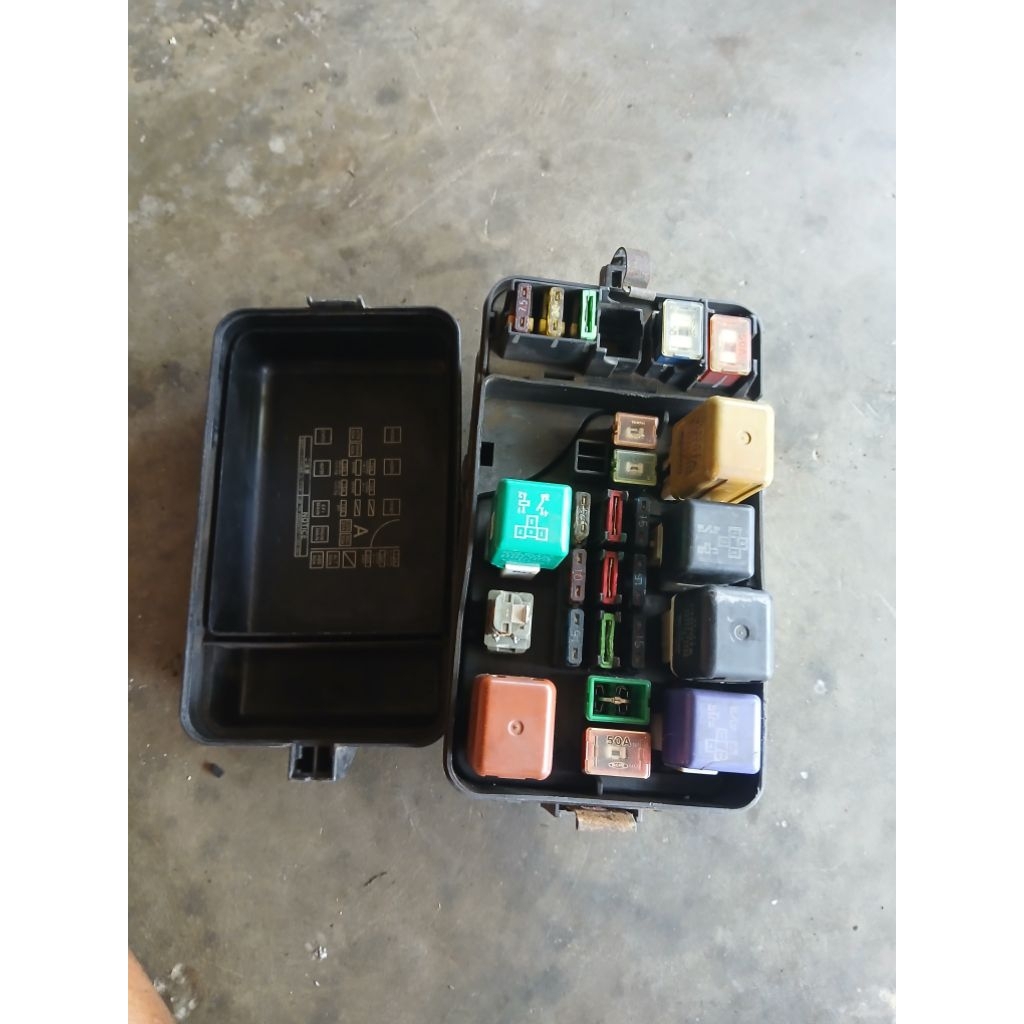 Fuse box sekring Corona absolute St191 2.0