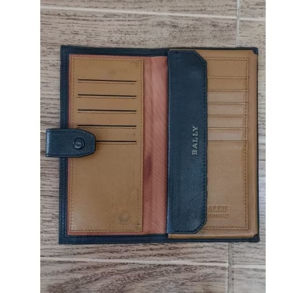 Preloved Dompet Bally