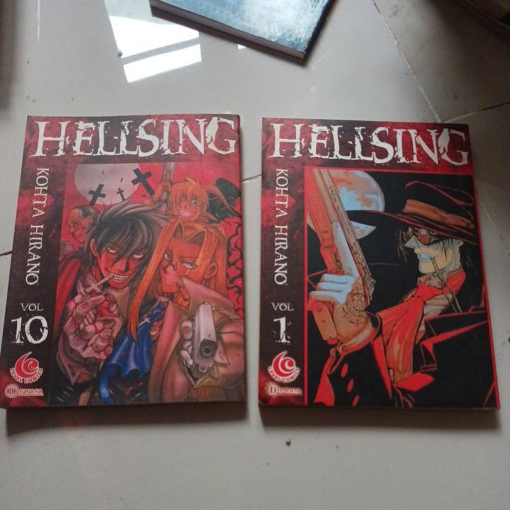 KOMIK HELLSING
