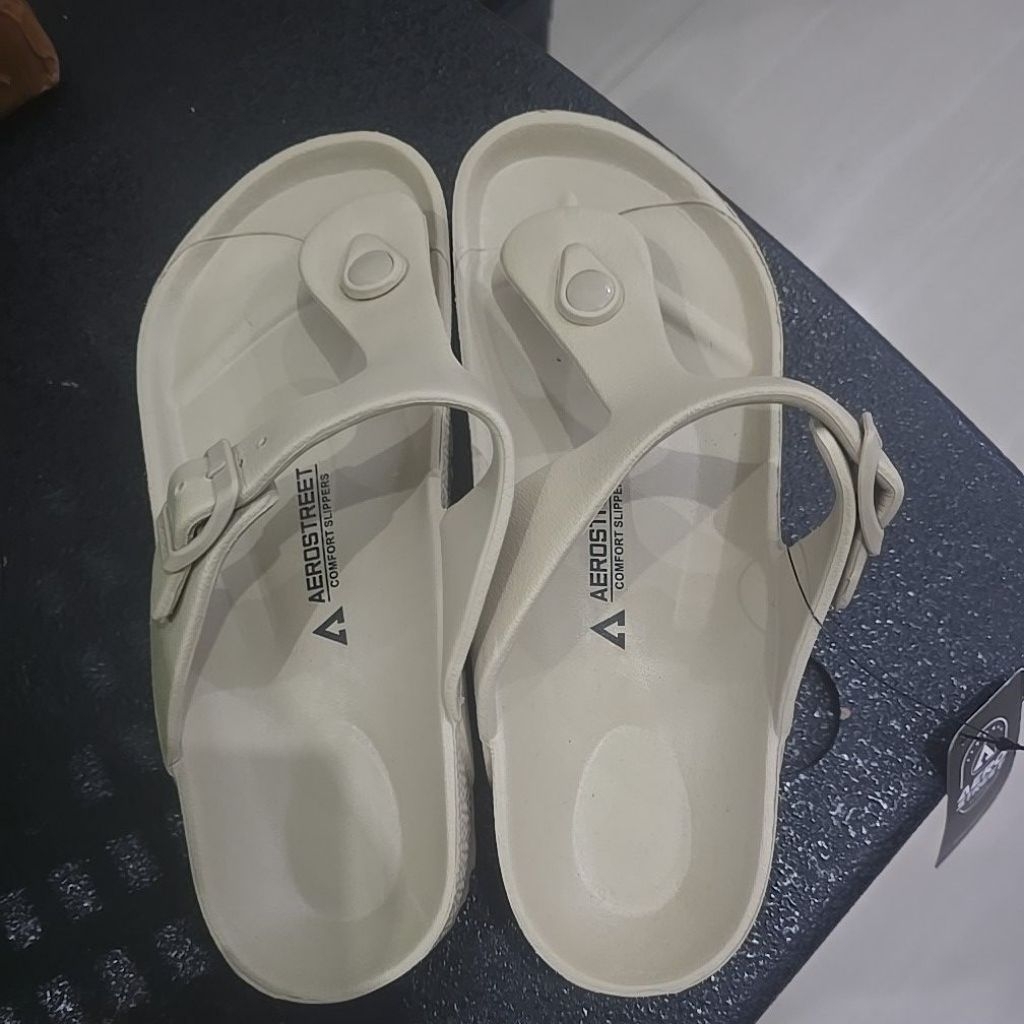 Aerostreet krem size 38 sandal jepit casual