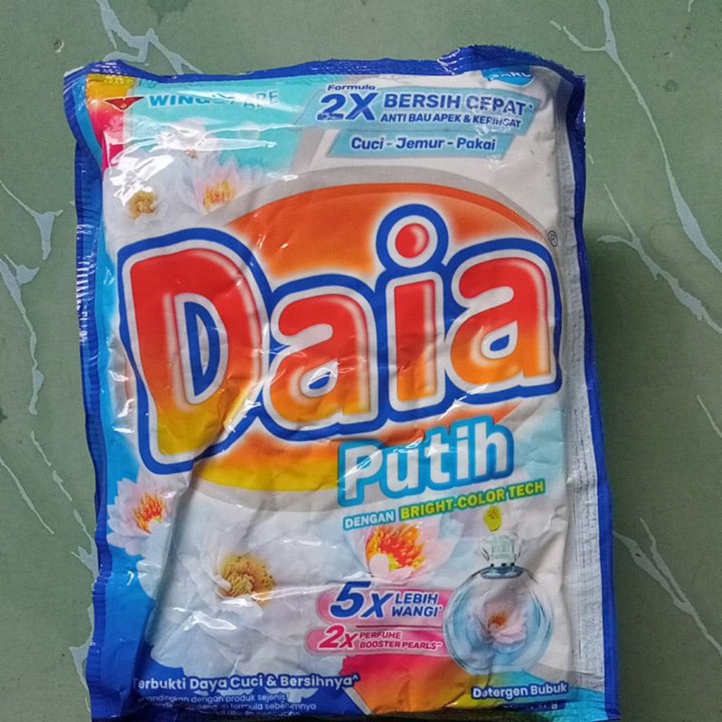 Detergen Daia putih 47gr 1 renceng isi 6 sachet