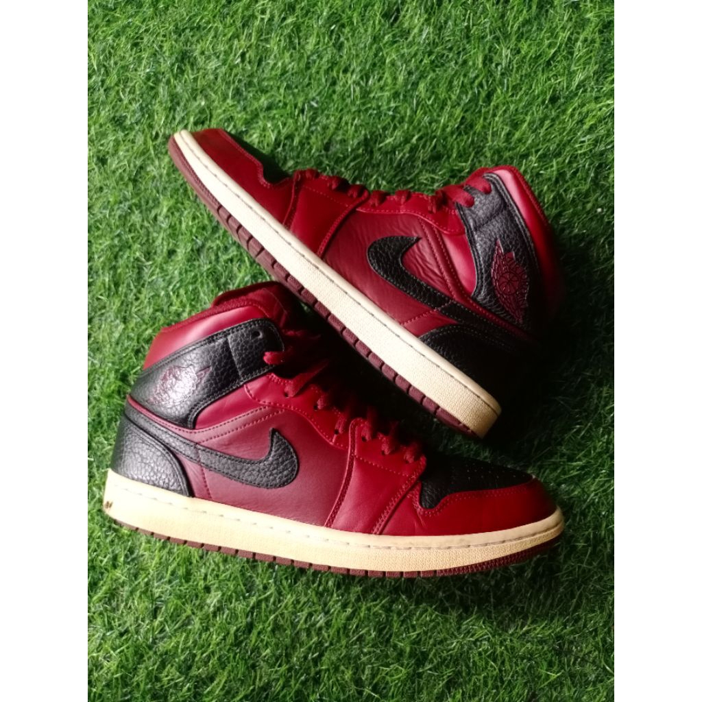sepatu AJ 1 mid