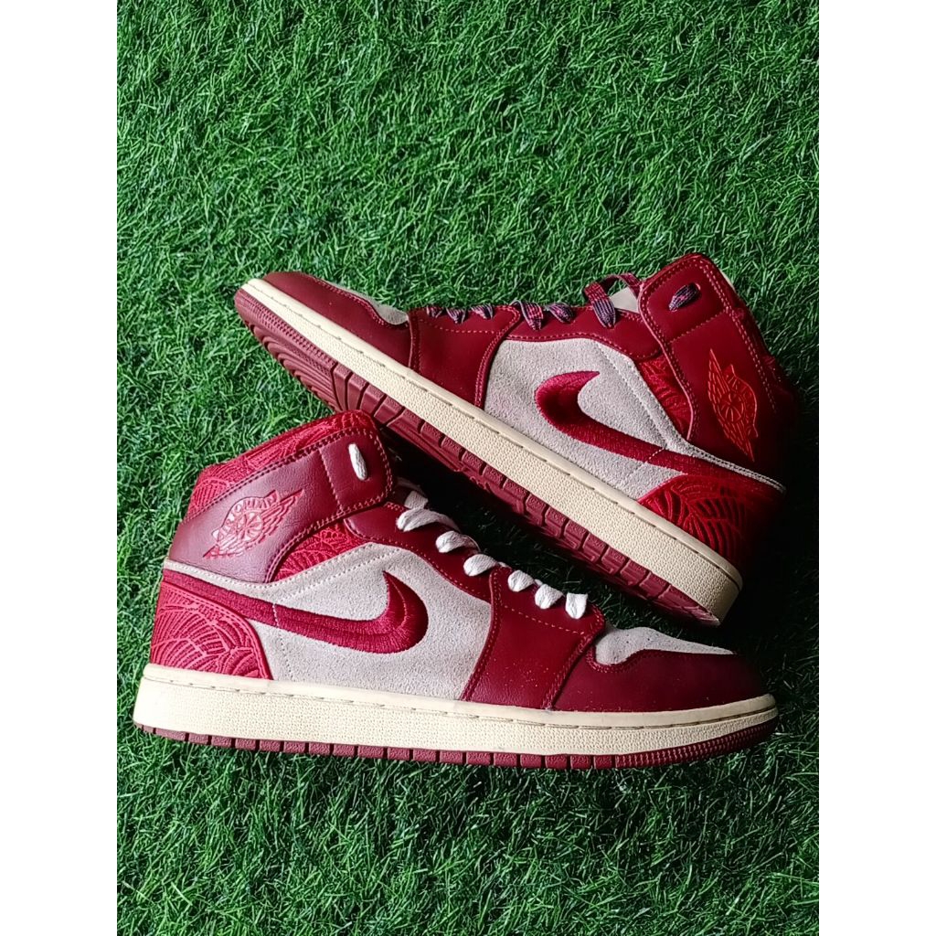 sepatu AJ 1 mid second