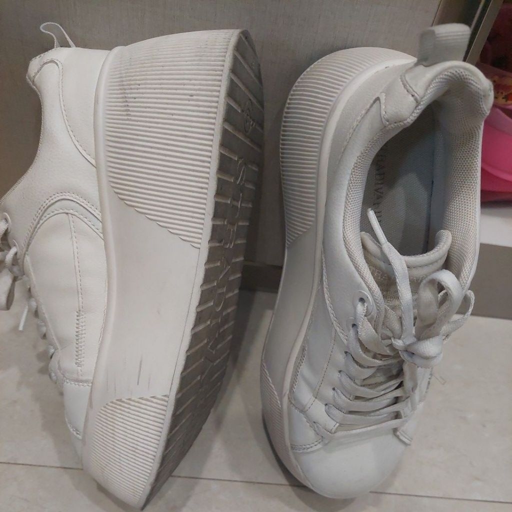 sepatu keds stradivarius size 37 ORI