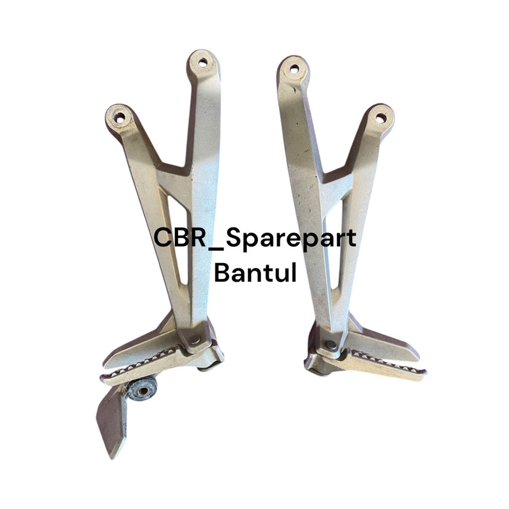 original footstep belakang honda cbr 250rr k64 cbr 250 new baby rr usd pijakan belakang
