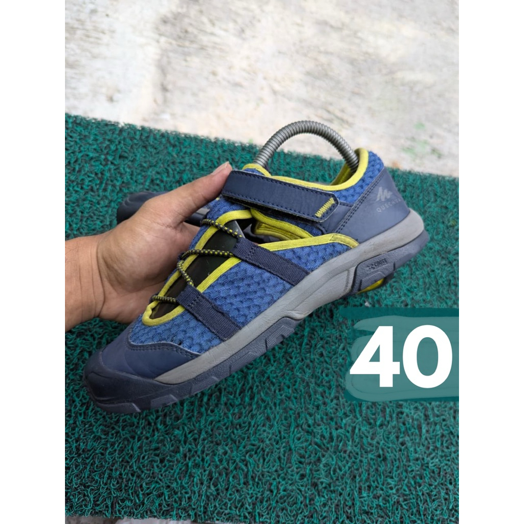 SEPATU SANDAL QUECHUA OUTDOOR SIZE 40 ( SEPATU SECOND OUTDOOR )