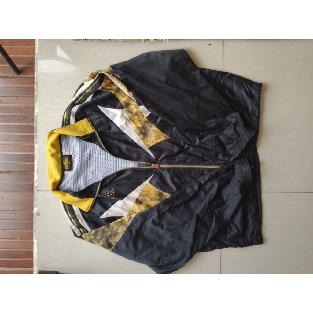 windbreaker by asics