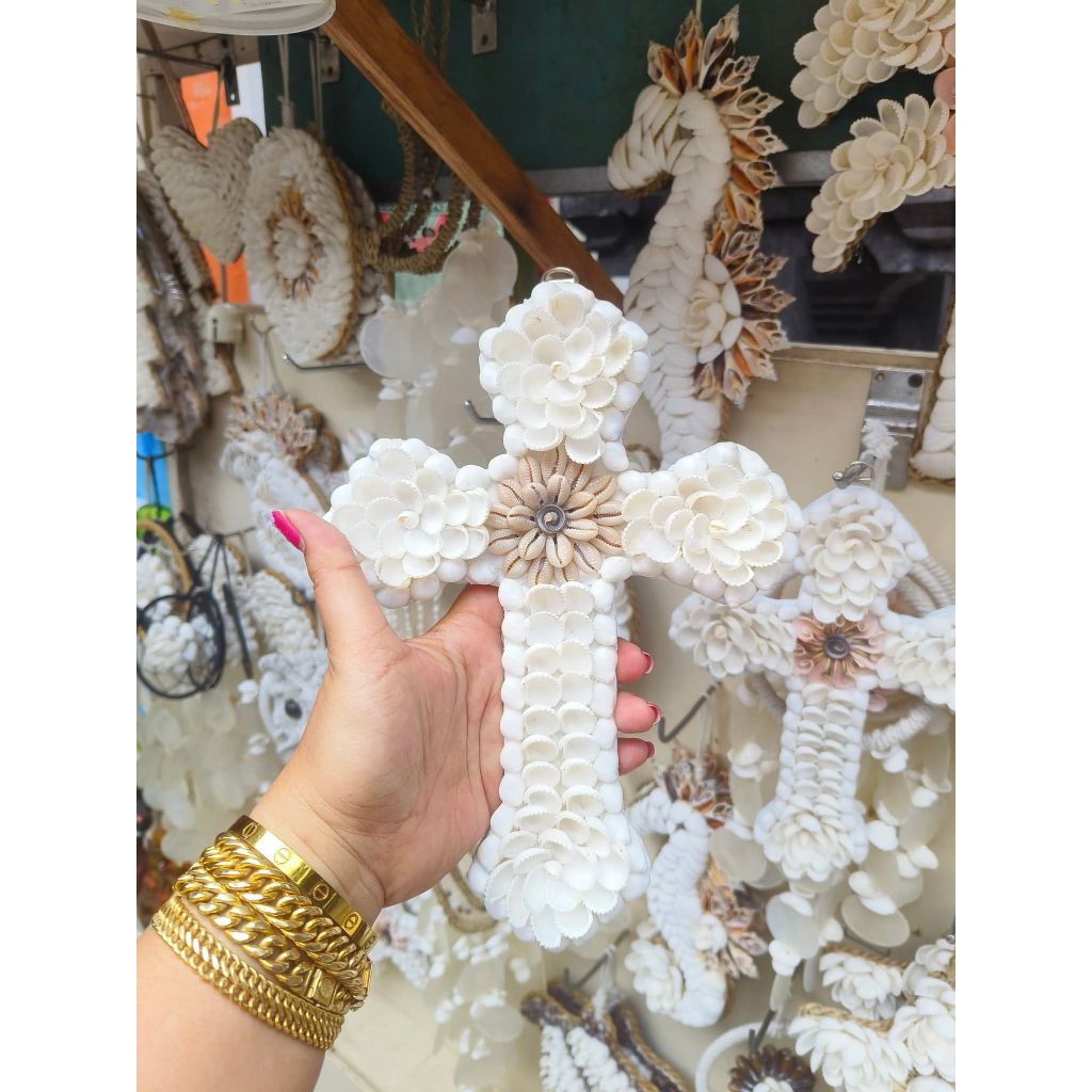 Aksesoris Salib kerang khas bali