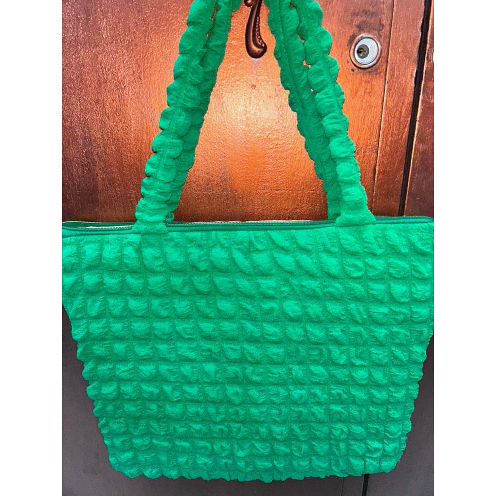 Tote Bag Tas Wanita Tekstur Gelembung Warna Hijau (Preloved)