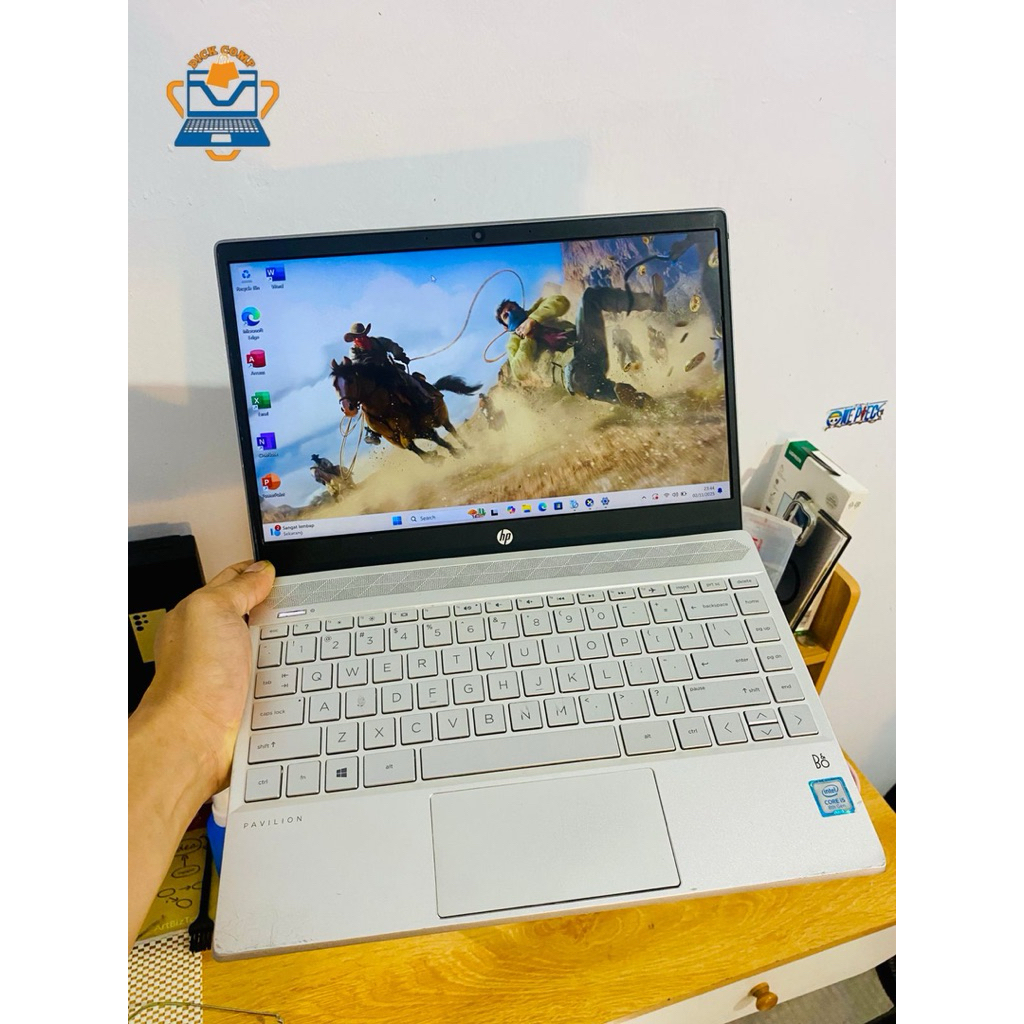 HP Pavilion 13. core i5 gen 8. ram 8/256gb ssd. normal. lecet