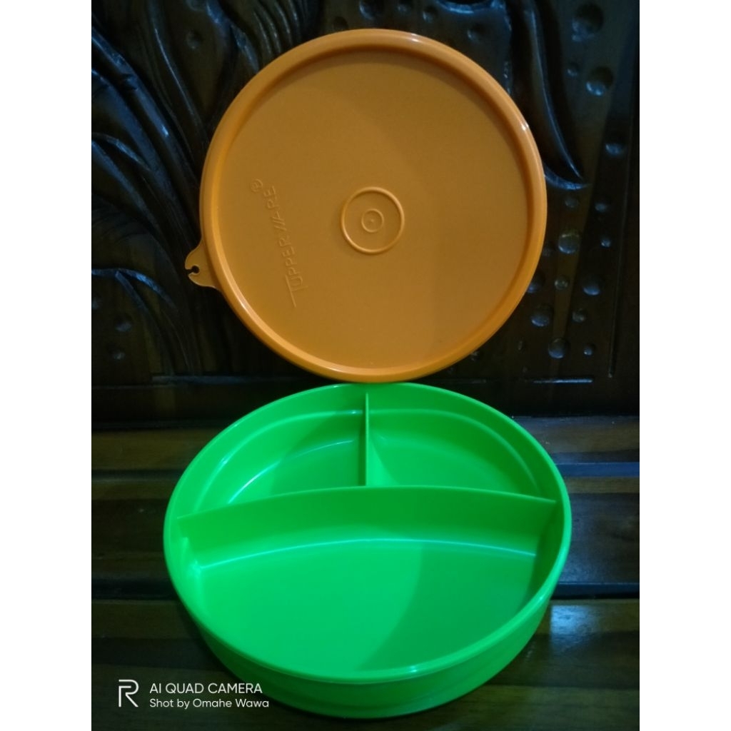 Tempat makan bayi Tupperware