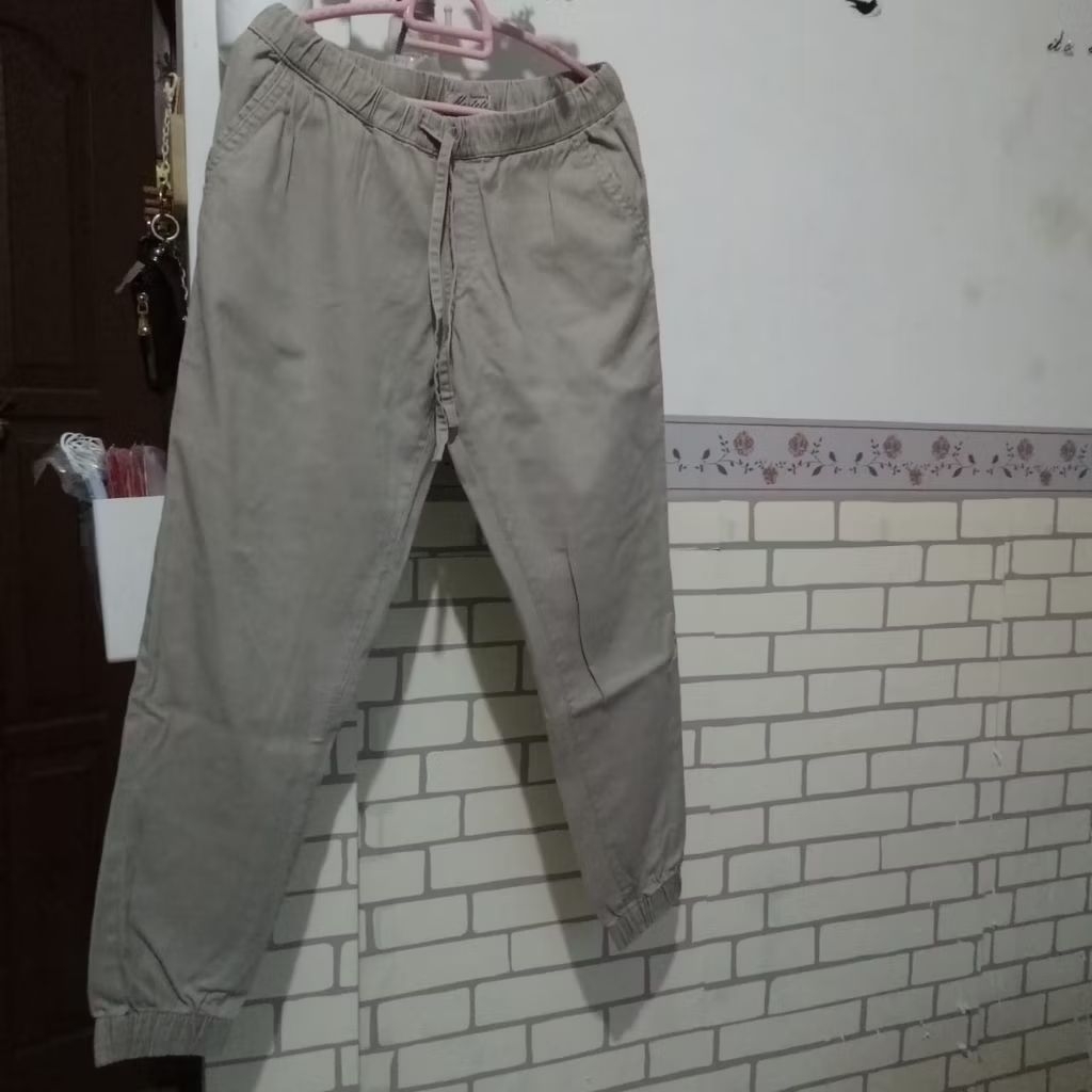 Celana Warna Khaki Preloved