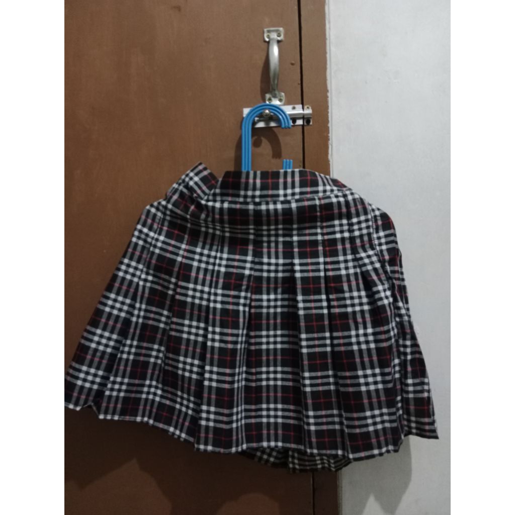 Preloved rok kotak kotak korea