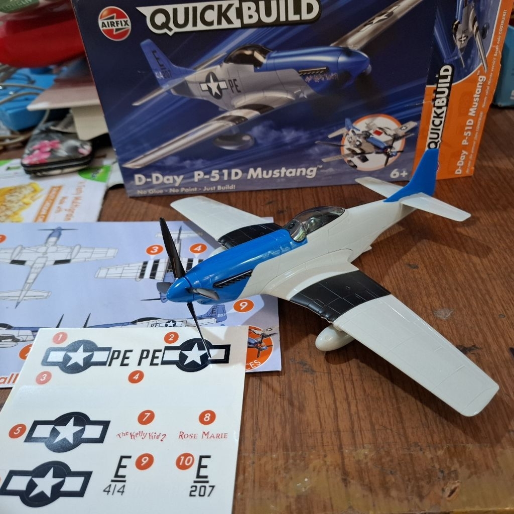 model kit brick pesawat Airfix Quickbuild P-51D Mustang