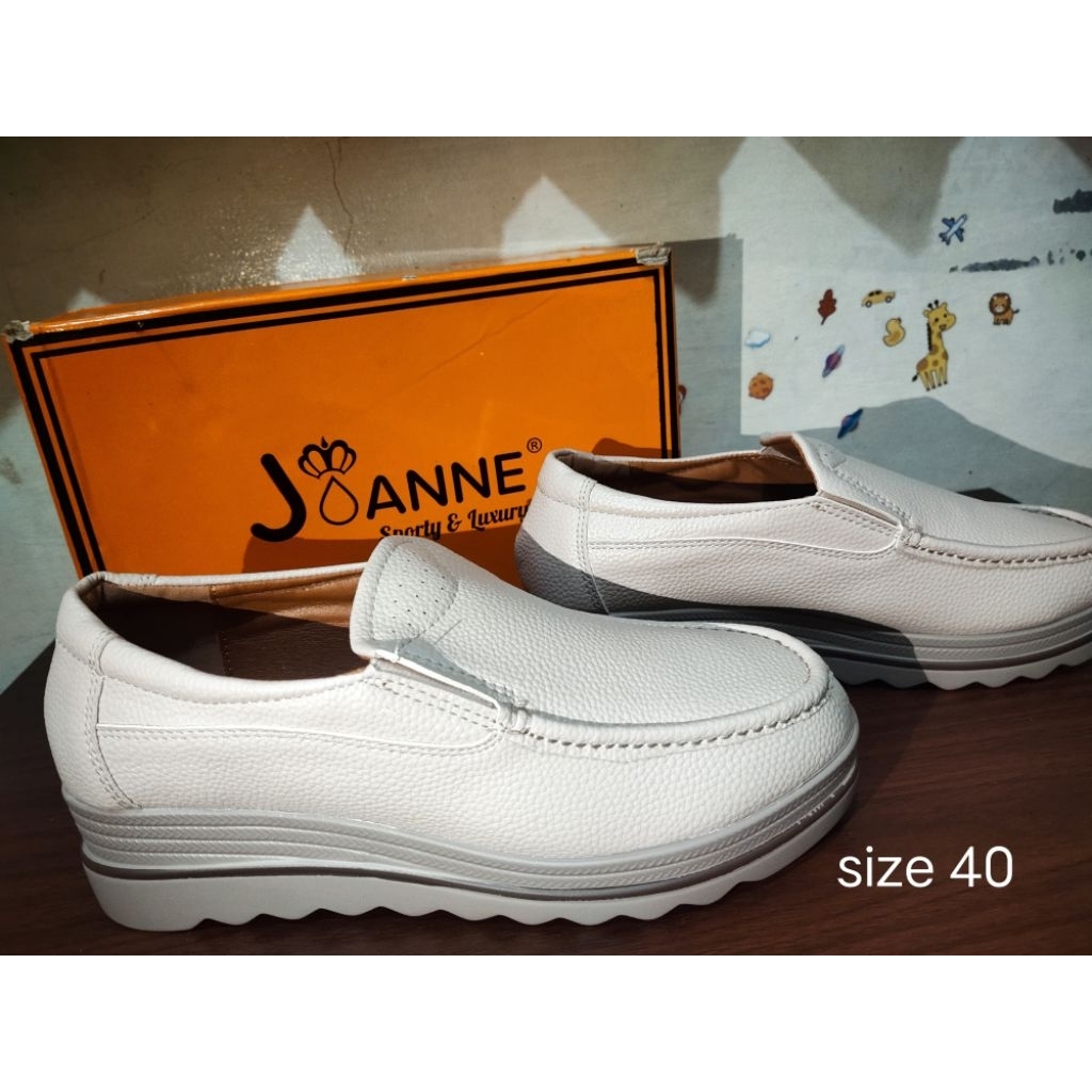 SEPATU WANITA JOANNE sporty and luxury