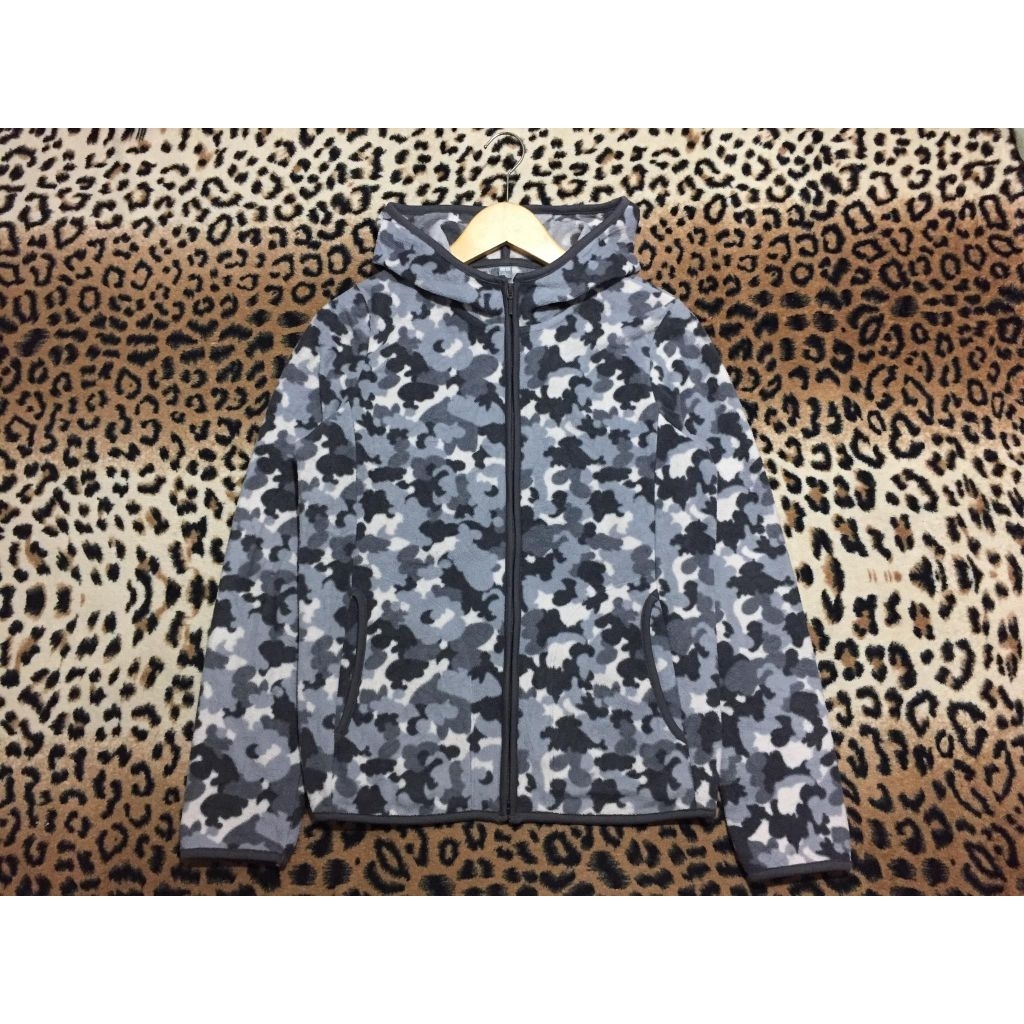 UNIQLO FLEECE CAMO JACKET