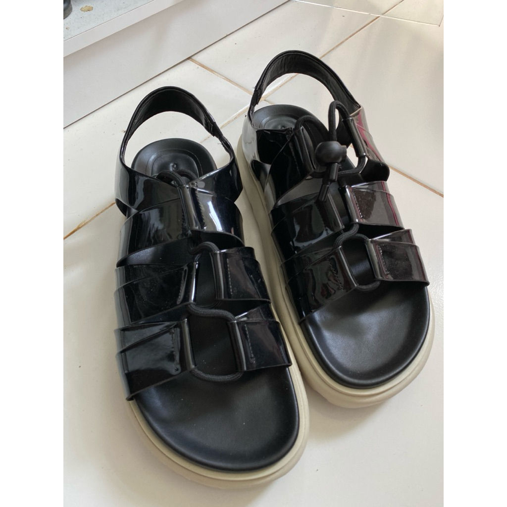 NEW - SENDAL CHARLES & KEITH