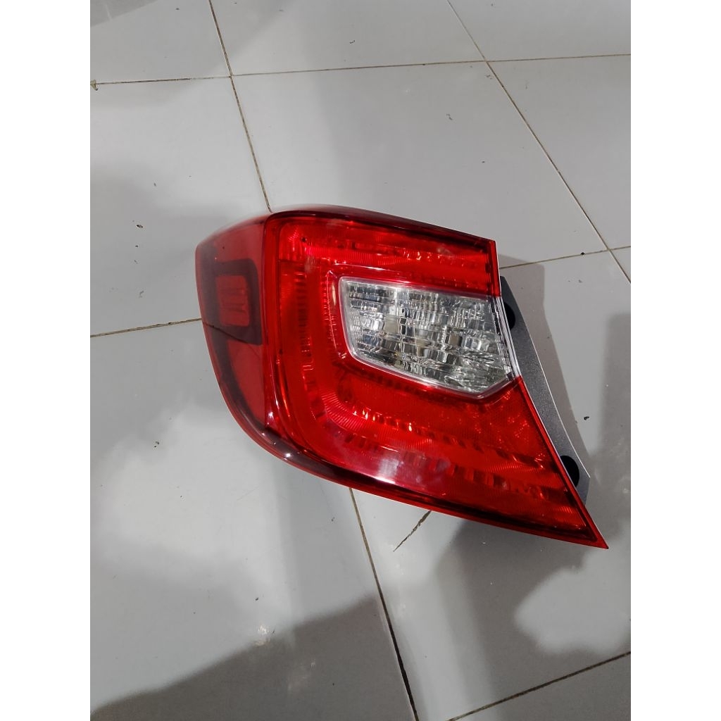 Lampu belakang Honda Brio Satya 2019/2020(kiri)