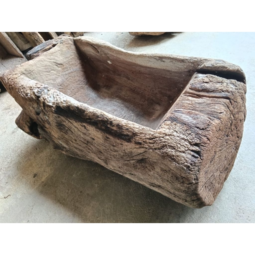 Lesung kotak kayu kuno lawas jadul erosi rustic antik