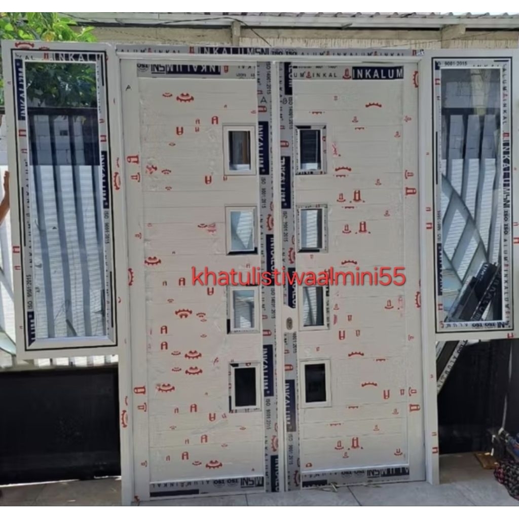 pintu aluminium 2daun +cendela kanan kiri