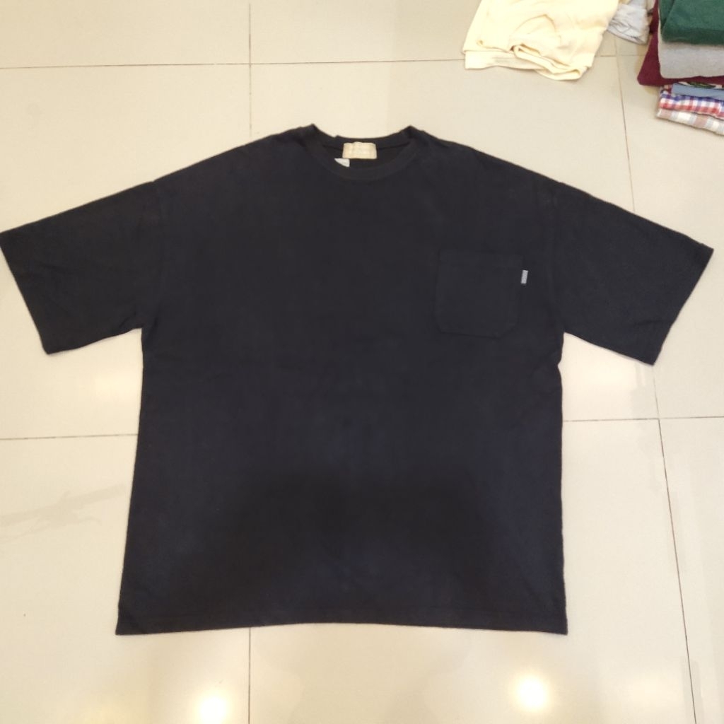 Kaos oversize hitam size 2 by Banana Factory
