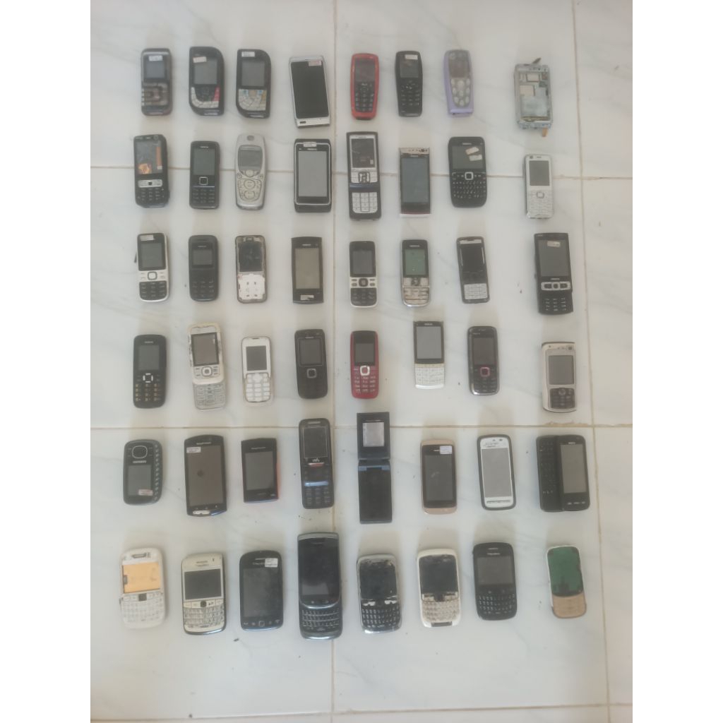 48 pcs hp jadulan Rusak Bahan Nokia/BB/Samsung/Sony