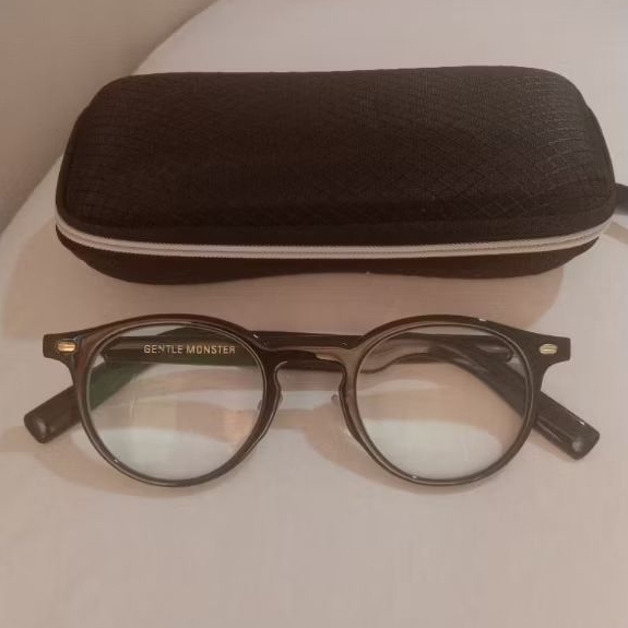 Preloved kacamata Gentle Monster Unisex.