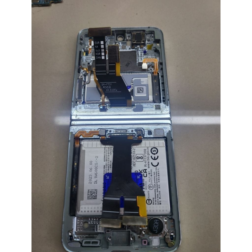 TATAKAN LCD FULL SET SAMSUNG FLIP 5